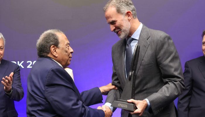 Andrew Young acepta el premio de la Asociación Mundial de Jueces en España
